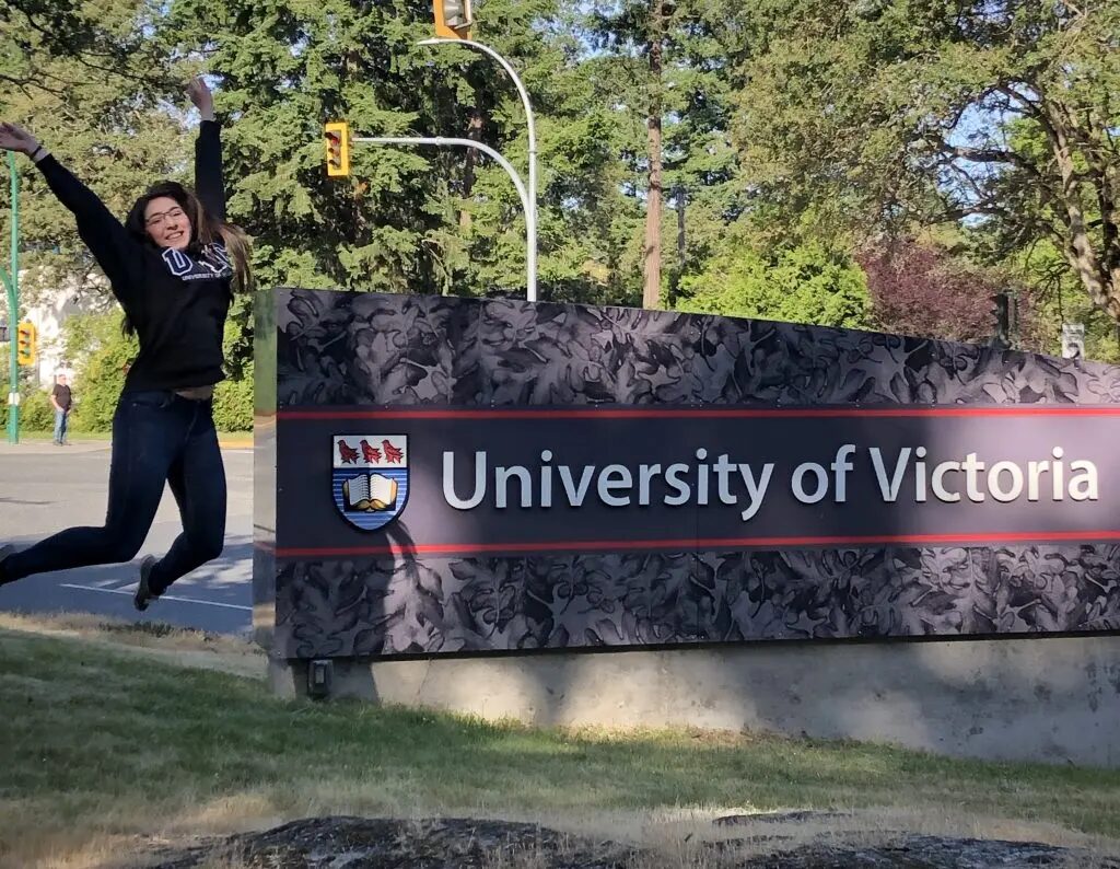DU HỌC CANADA VỪA HỌC VỪA LÀM TẠI TRƯỜNG UNIVERSITY OF VICTORIA